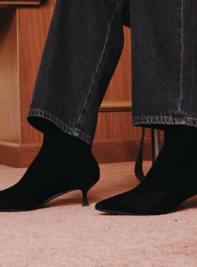 Q姐“绒面复古”羊皮尖头 绒面质感配大衣超绝短靴 52X613