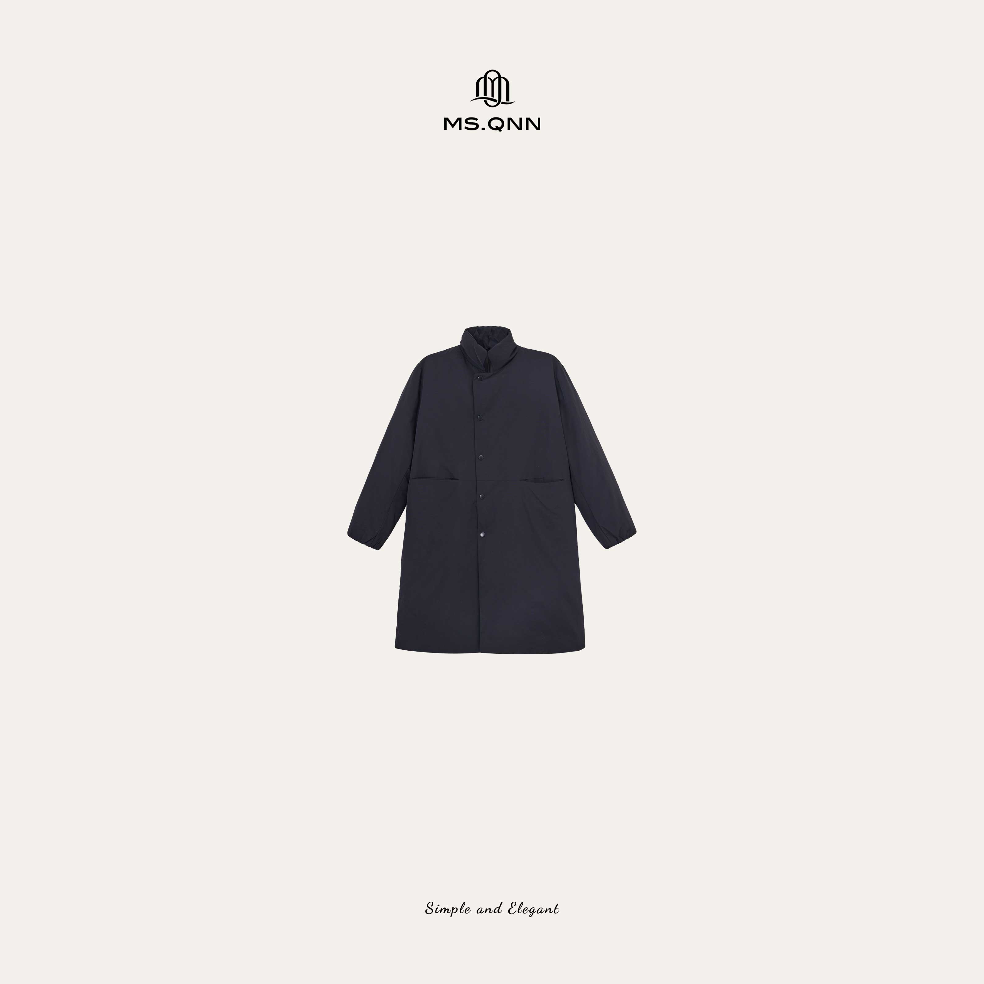 Q姐“简约至上” 山系阔型简约立领长款鹅绒服 52C1065