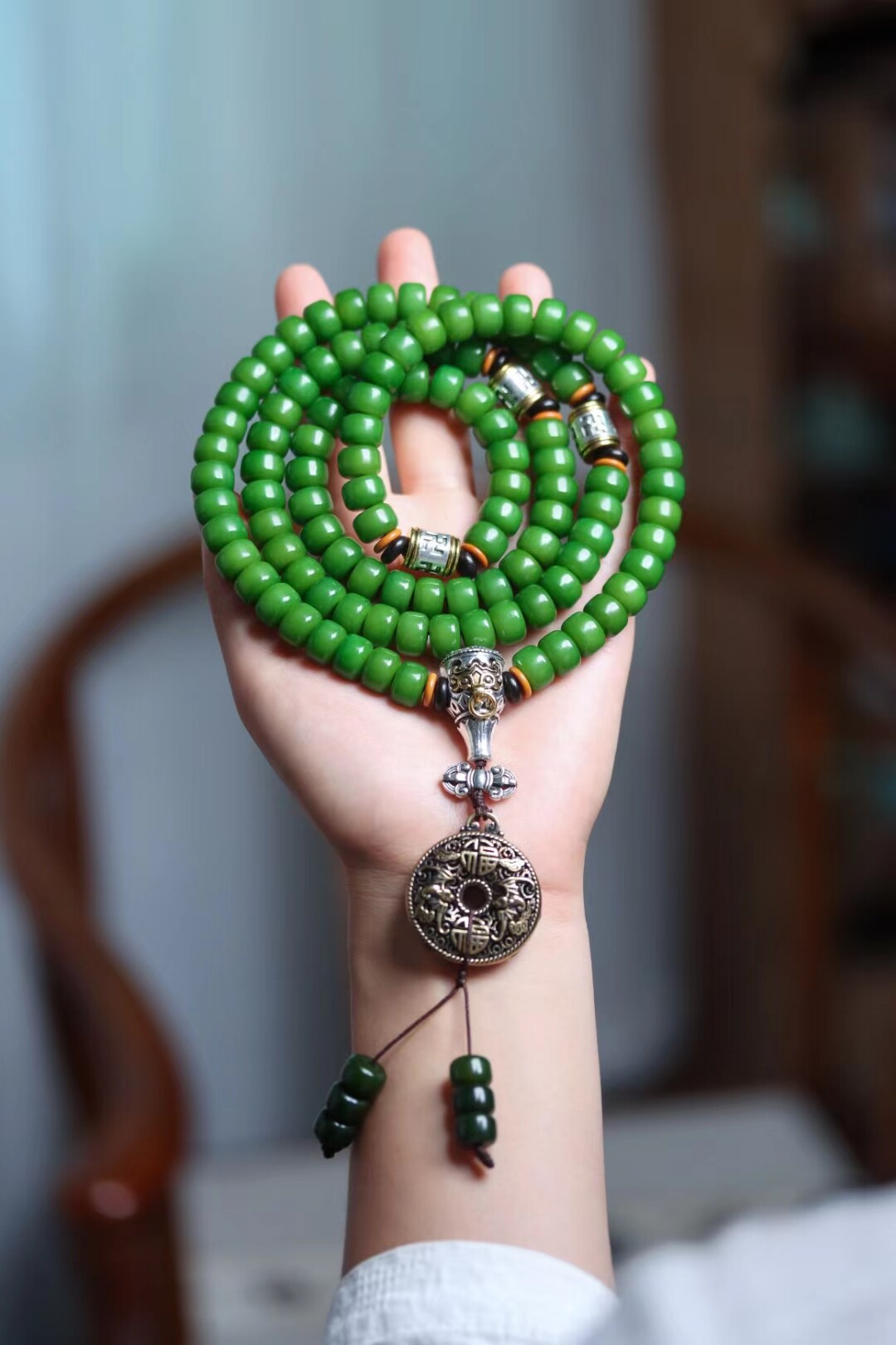 帝王绿玉化菩提根老料7*10桶珠108颗多圈手串脖挂福牌百搭国风