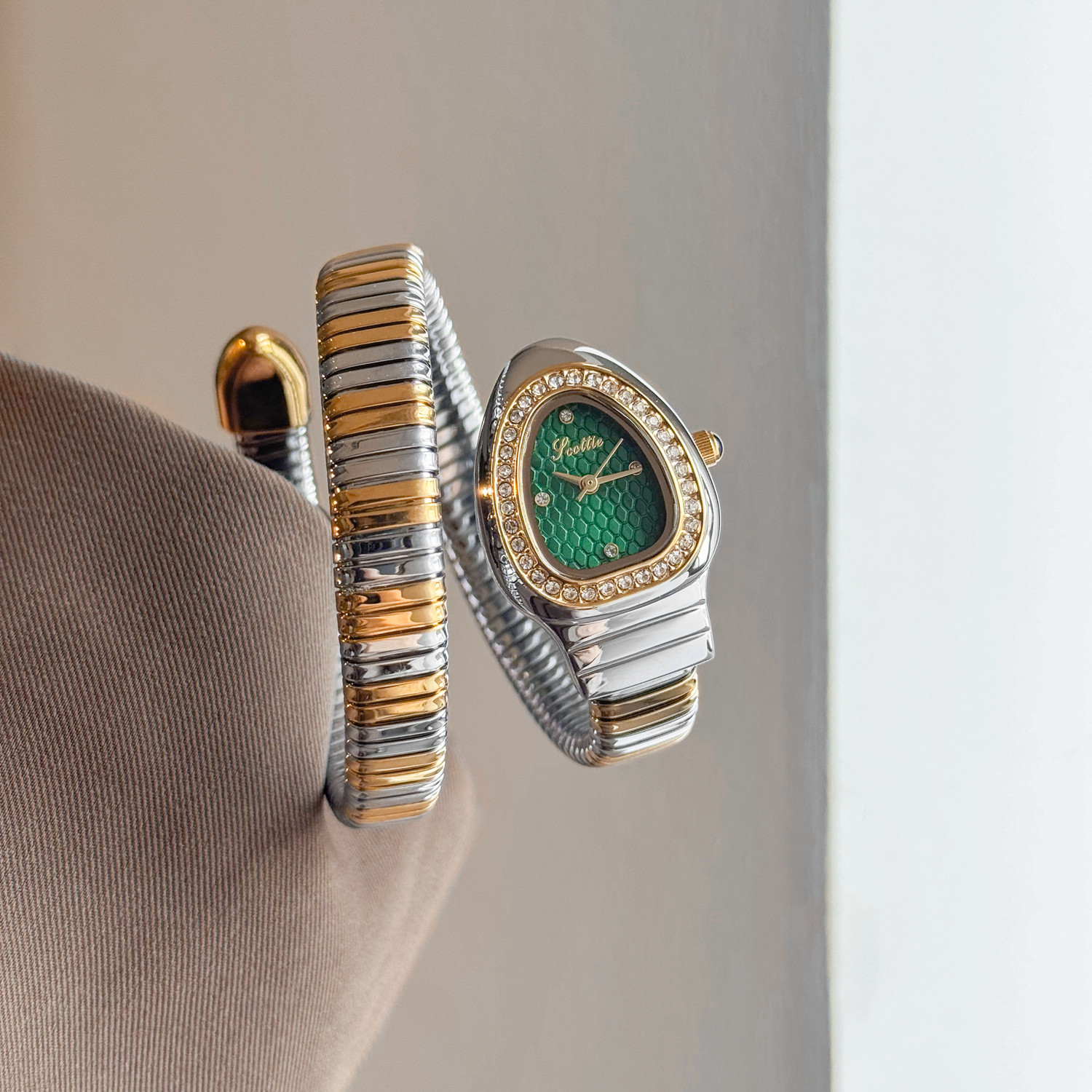 ICHUMU手表女手镯手表女士女款轻奢女式小众镶钻绿盘石英表高级感