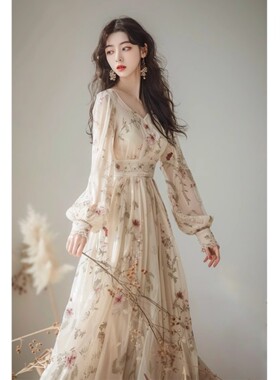 法式茶歇V领碎花连衣裙女春夏复古温柔风气质收腰显瘦超仙女长裙