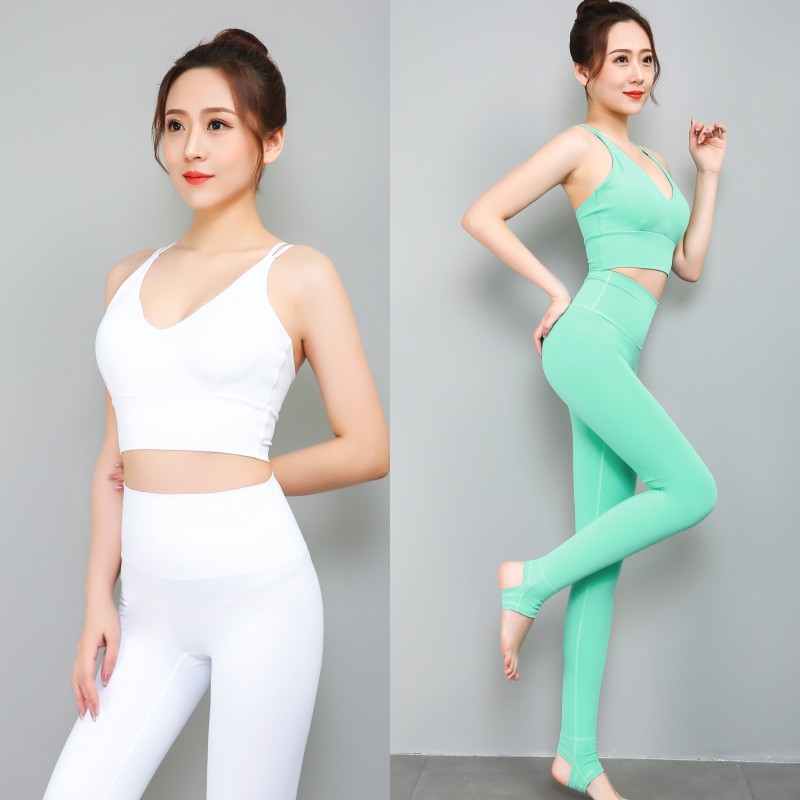 紫色瑜伽服套装棉感无袖上衣运动紧身健身服带胸垫专业高腰长裤