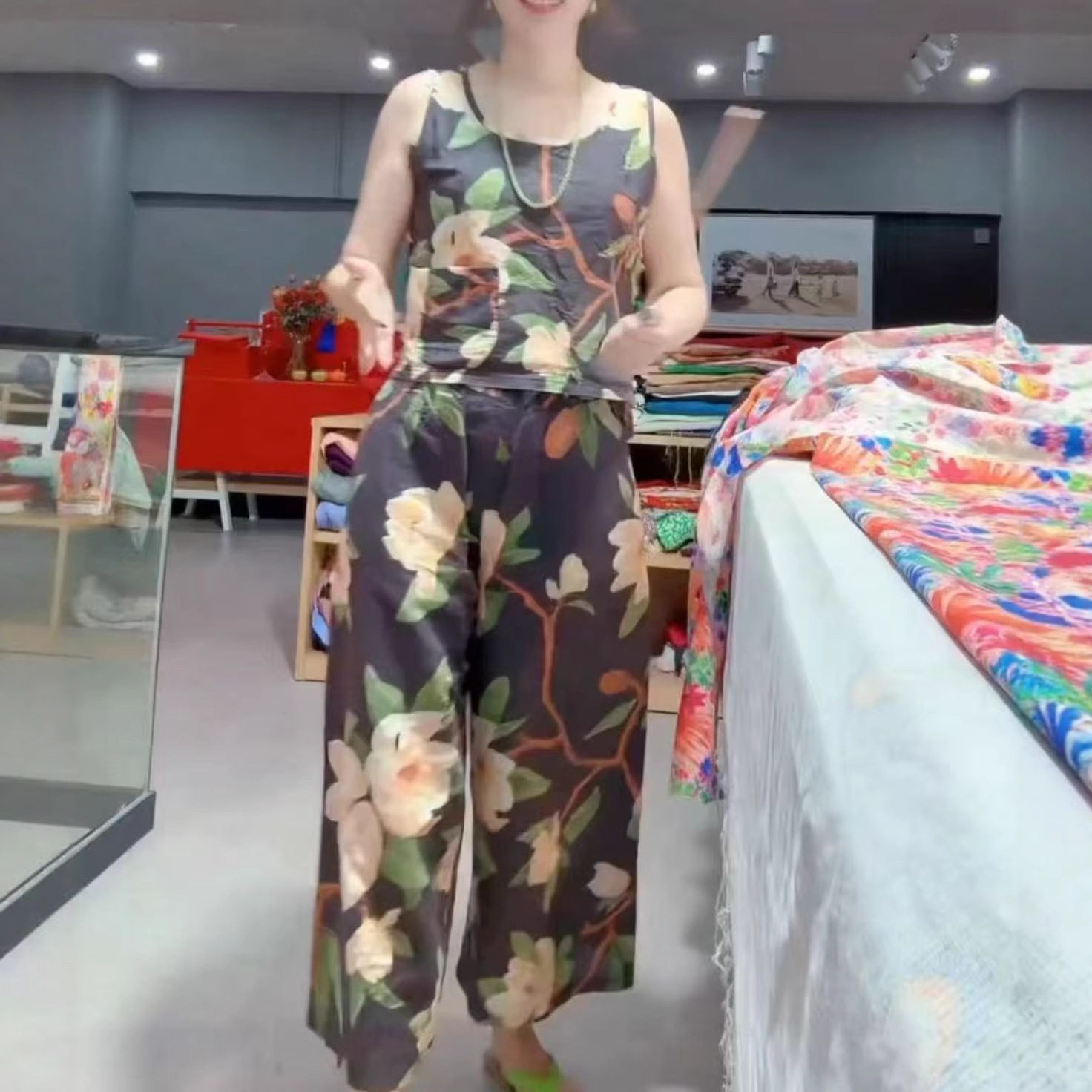 今年流行特惠25850新大爱美依缘2025夏季新款时尚无袖背心阔腿裤 - 实物图