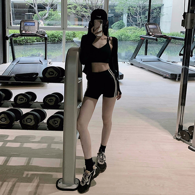 紧身运动蜜桃提臀短裤