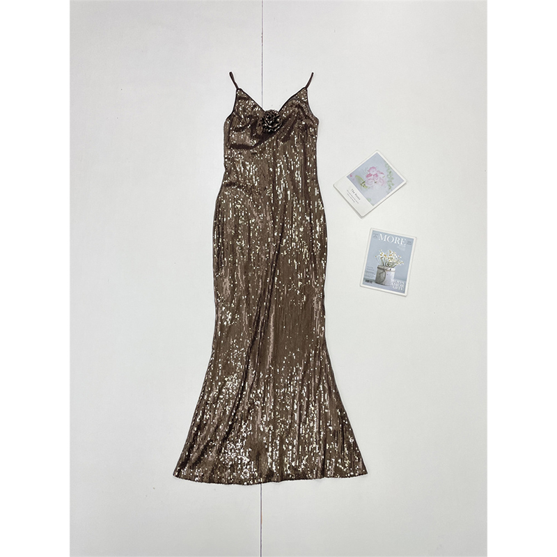 F1绝美光感亮片出口单外单2025秋新款女士修身吊带长款性感连衣裙