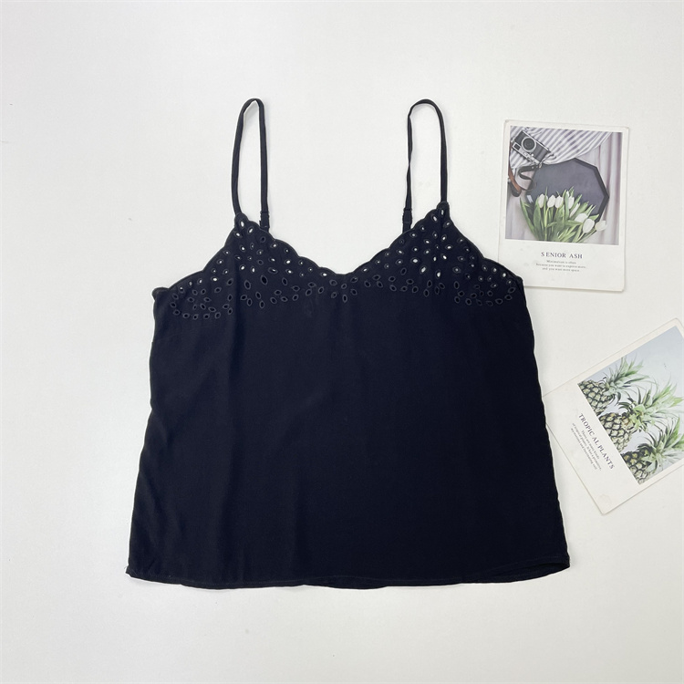 C6特惠原25 精致刺绣~吊带衬衫外单拼接镂空点点V领吊带衫小背心