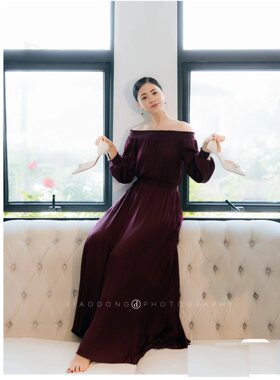 B1海岛丝外单纯元2026春夏新款女一字肩收腰露肩长袖大裙摆连衣裙