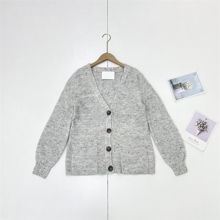 I6优雅小香~外单纯元25冬新款女士V领单排扣宽松毛衣针织开衫上衣