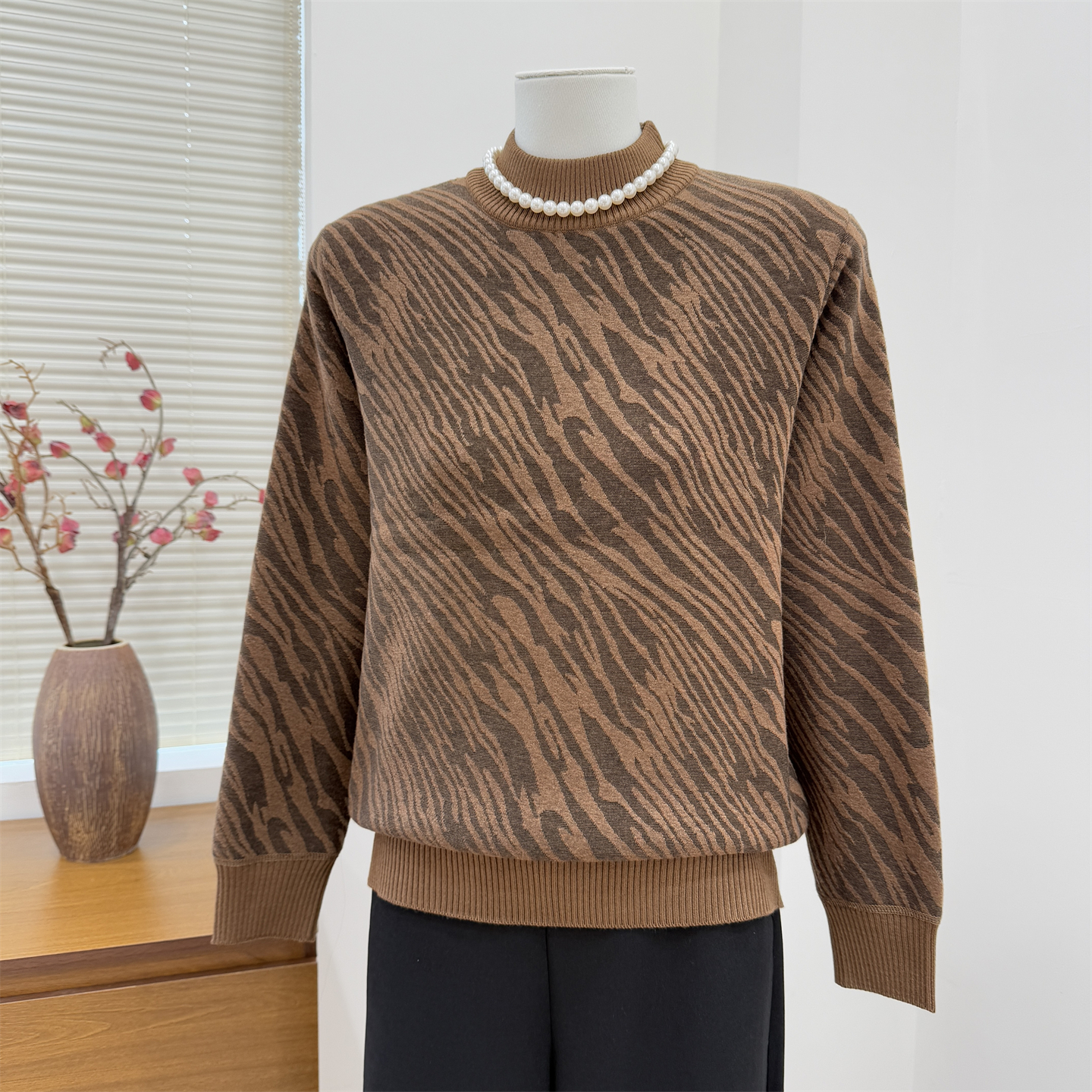 妈妈冬装加绒加厚针织毛衣