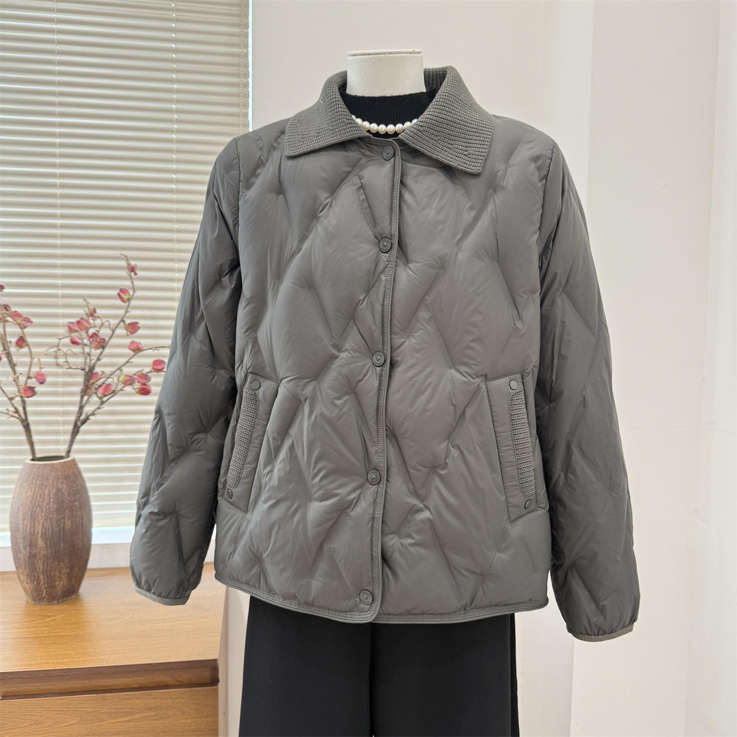 妈妈冬装白鸭绒加厚保暖羽绒服