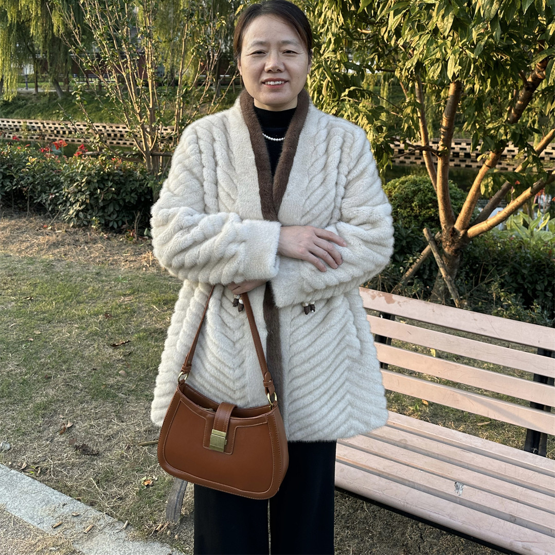 妈妈秋冬装阔太太皮毛一体外套中老年人大码水貂绒开衫贵妇人皮草