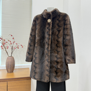 妈妈秋冬装 皮毛一体中老年人女贵夫人加厚毛呢 水貂绒外套2025新款