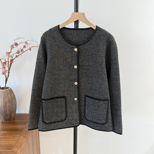 中老年妈妈春秋季外套2026新款中年人女洋气夹克上衣时尚开衫套装