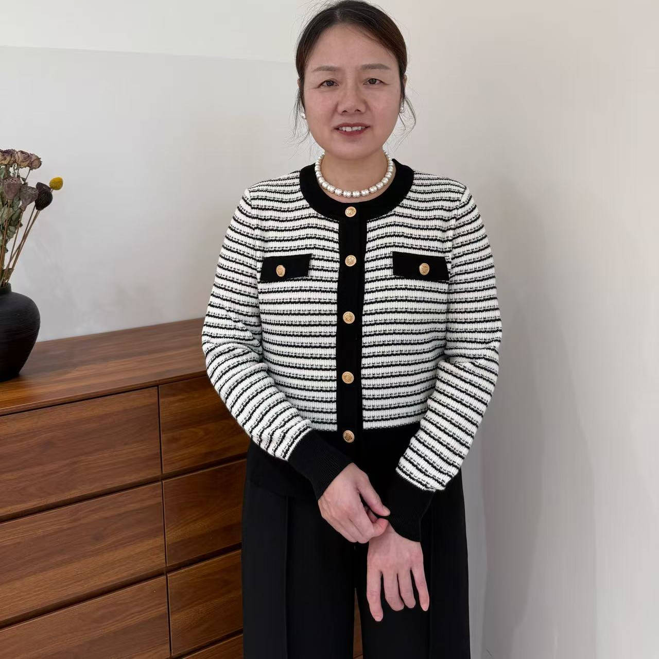 中年妈妈春秋针织外套上衣服2025新款中老年女秋冬装休闲时尚毛衣