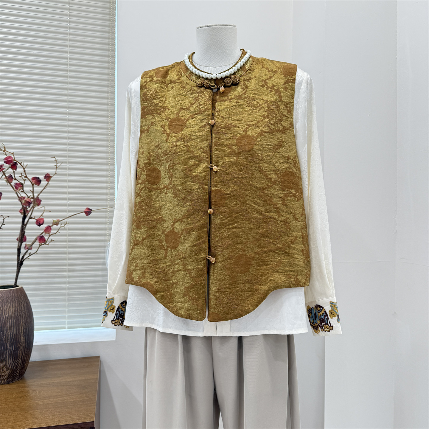 妈妈春装国风马甲内搭长袖套装中老年人女装新中式真丝上衣两件套