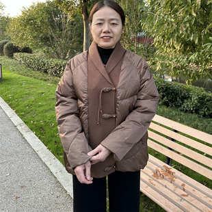 2025中年妈妈冬装羽绒服洋气短款国风气质高贵冬季婆婆保暖厚外套