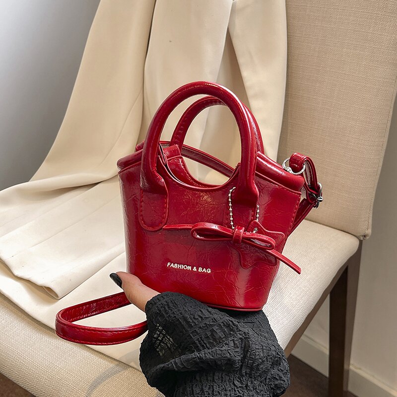 高级感迷你洋气小包包女2025新款流行红色斜挎包手提菜篮包水桶包