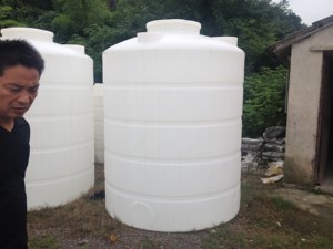 促销塑料水塔大水箱5吨5T储水桶储罐带盖塑胶化工桶圆桶厂家直销