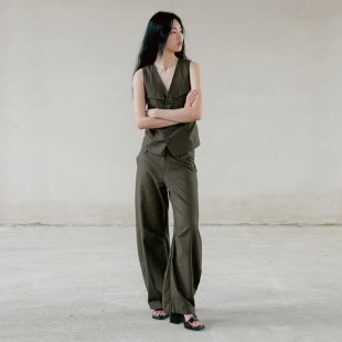 nomnonnomme休闲简约无腰头双层腰袢设计弯刀裤 两色