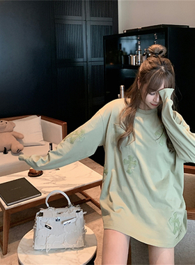 军绿色十字架马蹄皮标口袋长袖T恤女秋季ins超火复古洋气慵懒上衣