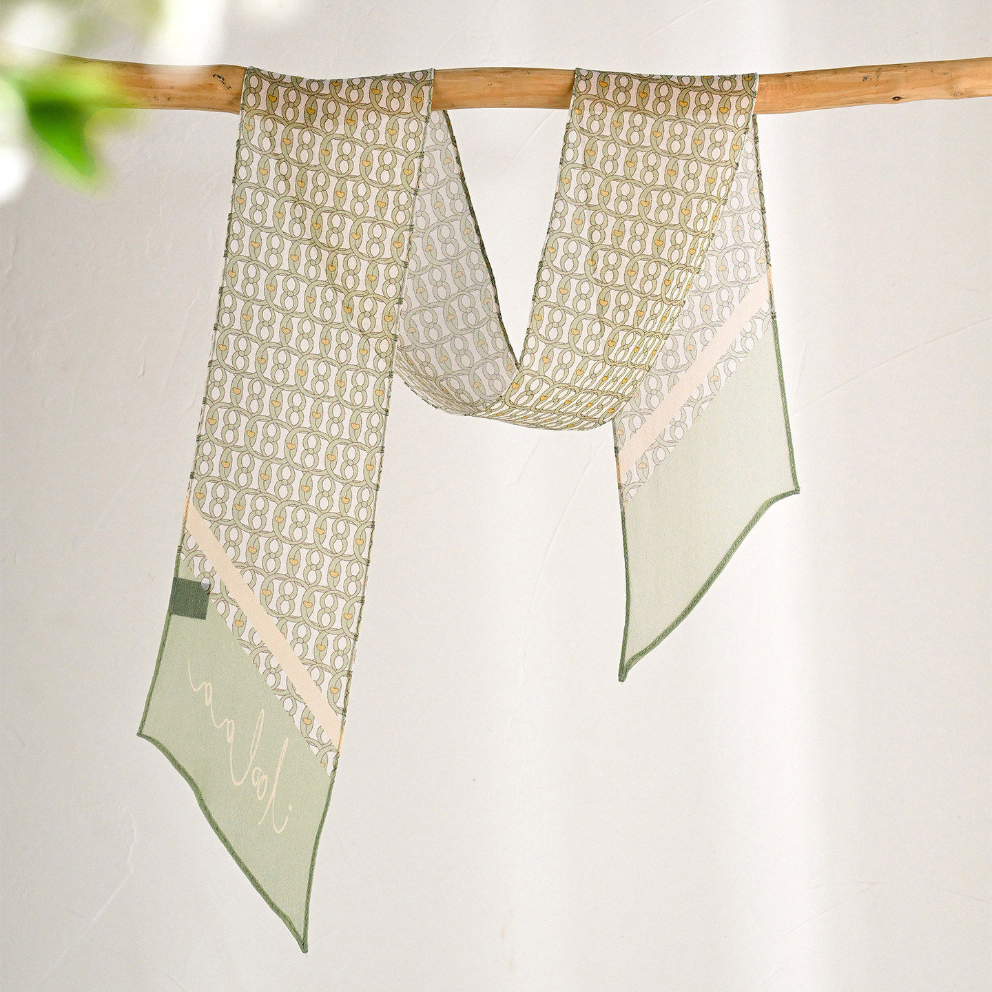 淡绿色桑蚕丝丝巾搭配衬衫细长条纱女夏季飘带纱巾真丝窄围巾薄款