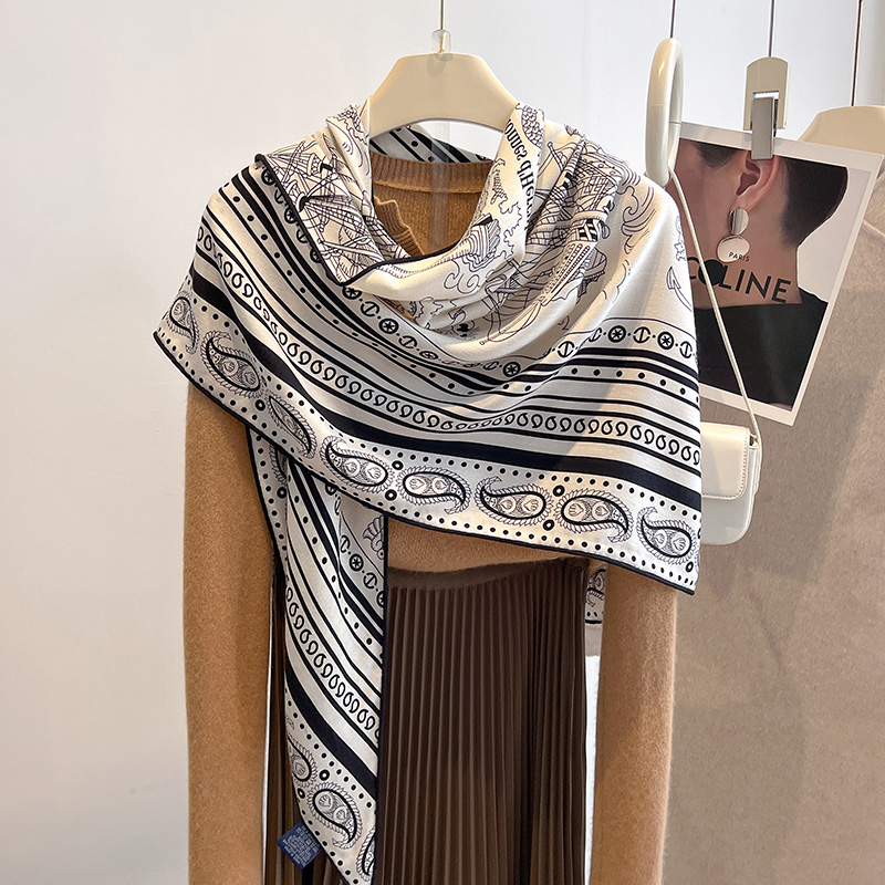 白色丝毛菱形丝巾真丝羊毛披肩