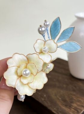 手工绒花发夹浅鹅黄色花瓣新中式氛围感精致清新柔和头饰配饰