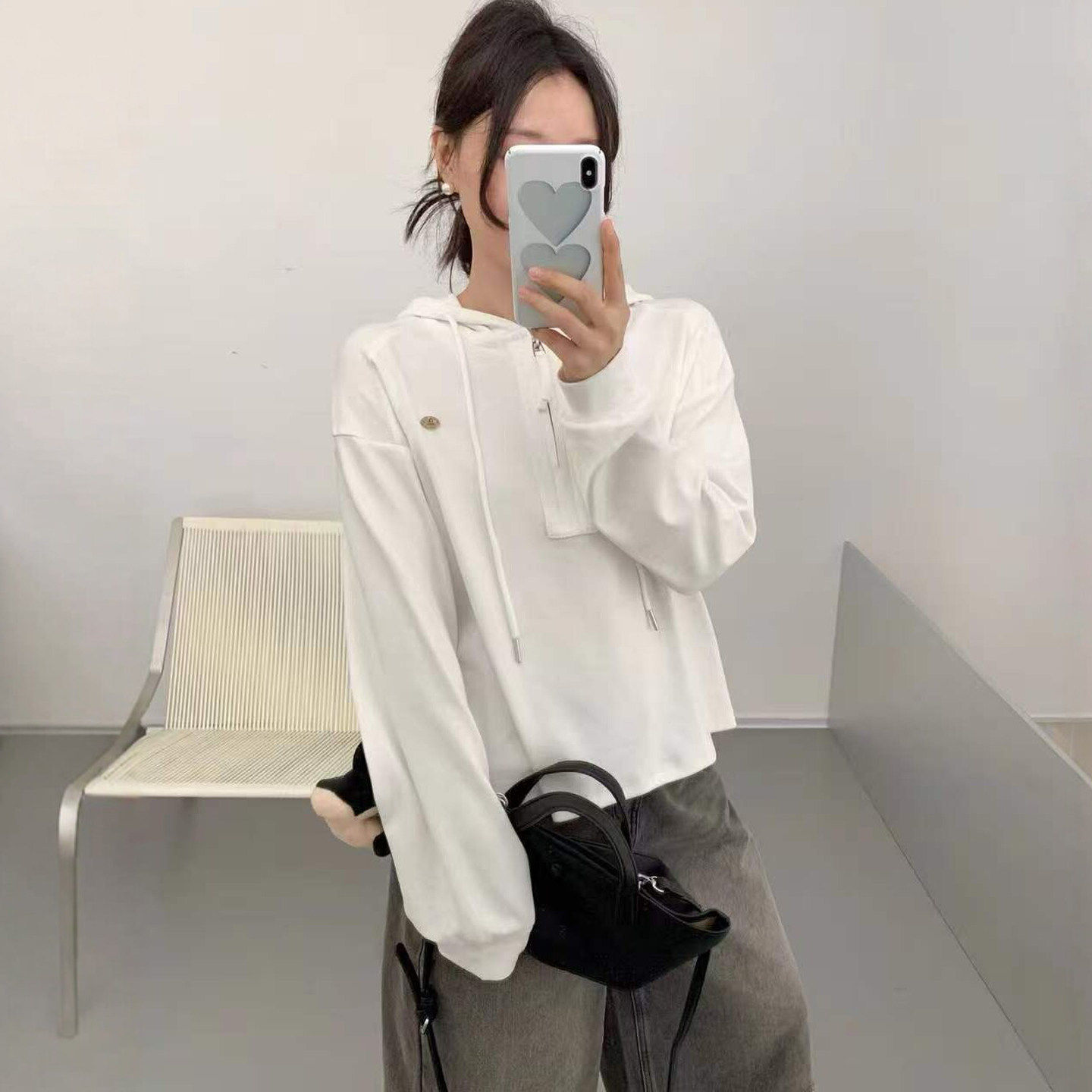 春装女士独特好看的白色连帽长袖t恤女2026新款设计感宽松打底衫