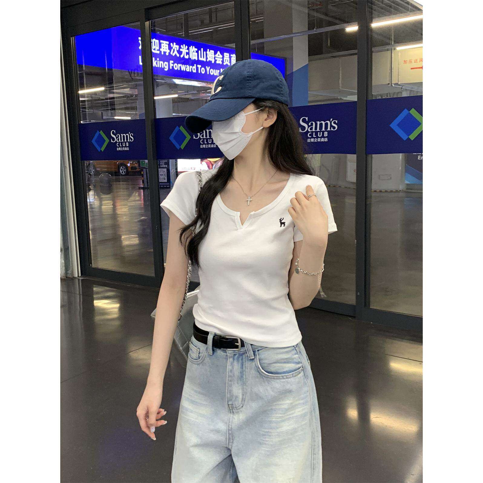 2025夏装新款正肩V领白色短袖T恤女独特漂亮超好看小衫短款上衣