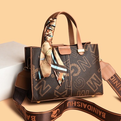 中年妈妈包包女2025新款大容量手提单肩包流行斜跨真皮包