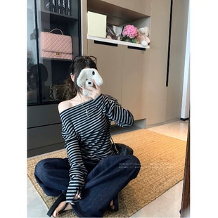 内搭打底衫 T恤女2026春秋新款 上衣 纯欲风一字领露肩条纹长袖 韩版