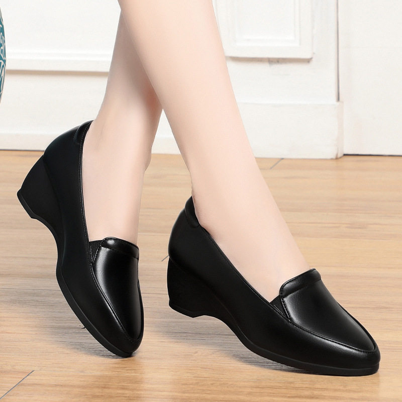 妈妈鞋子软底女鞋平底单鞋中跟中年女鞋春秋坡跟皮鞋一件,运动鞋new,运动休闲鞋,淘宝优惠券,粉丝福利购,淘宝优惠卷