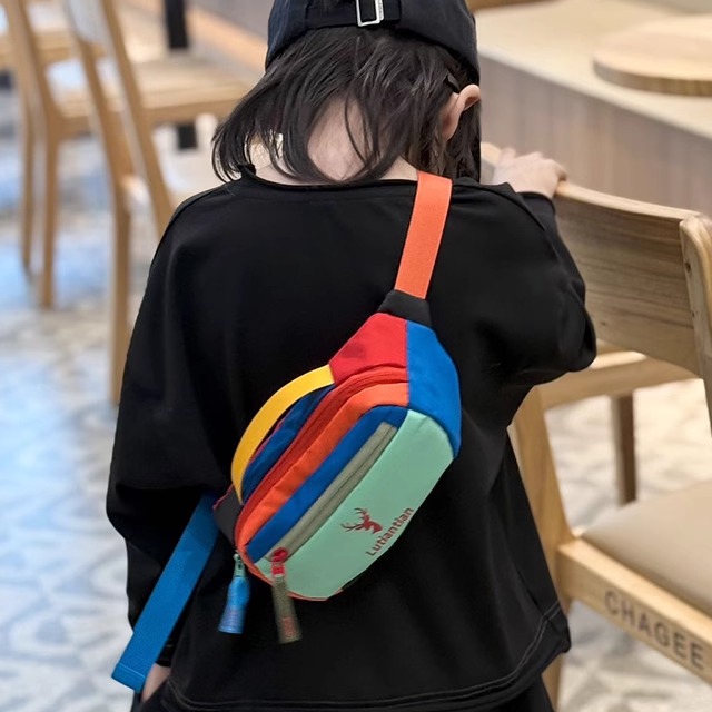 韩版时尚百搭儿童胸包男女童洋气拼色斜挎包小学生户外腰包零钱包