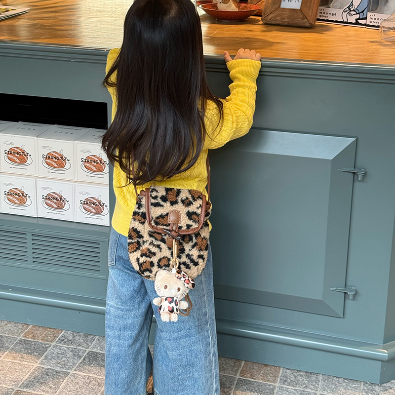 秋冬儿童豹纹毛绒斜挎包可