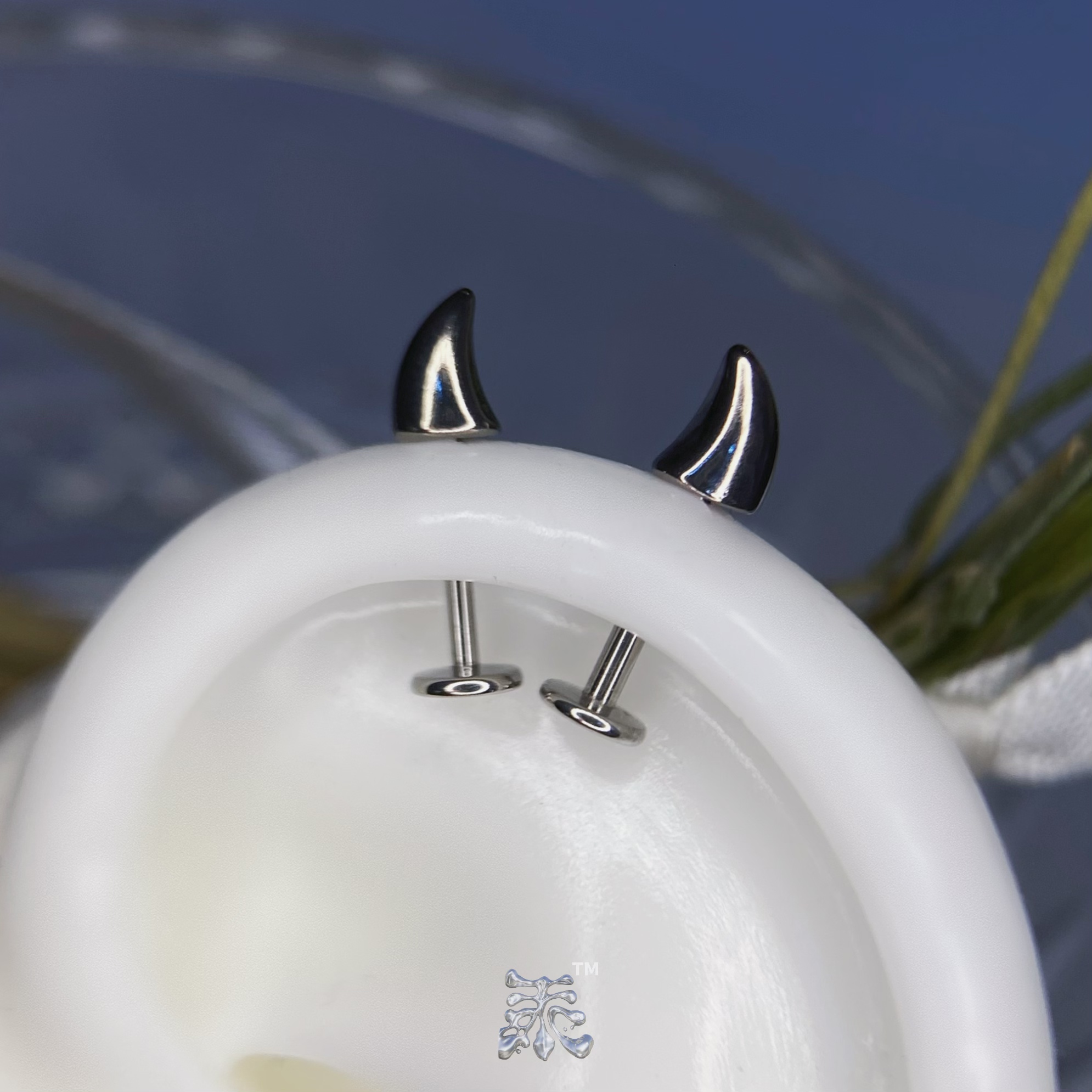 小恶魔角耳轮钉 f136钛合金防过敏穿刺饰品植入级免摘 亚文化小众