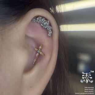 立体玫瑰花拼接弧形耳钉 16/18g螺纹端植入级钛合金 亚文化养耳洞
