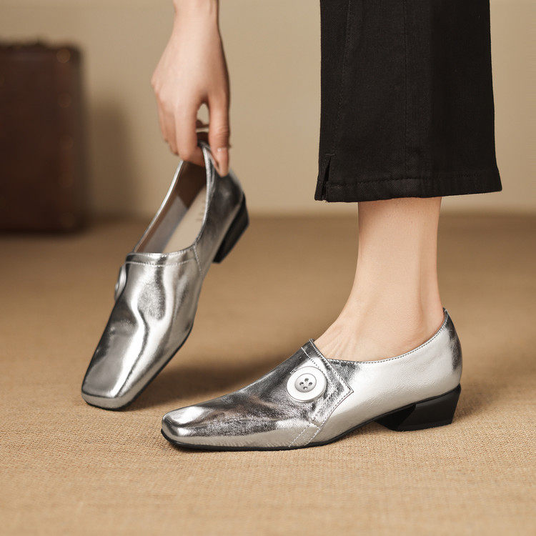 软真皮3cm低粗跟方头乐福鞋女春秋小皮鞋英伦风帅气纽扣深口单鞋