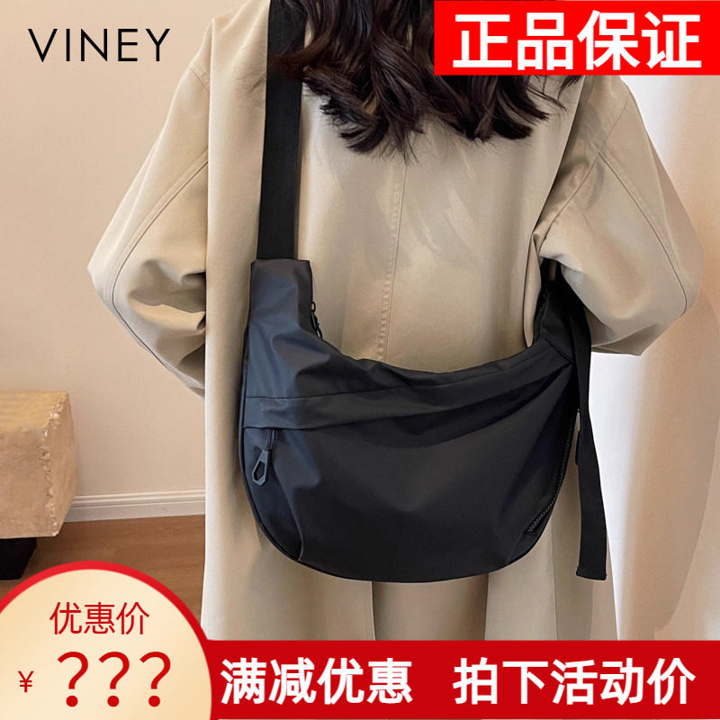 Viney包包2026新款女包夏季斜挎包大容量通勤托特包牛津布饺子包