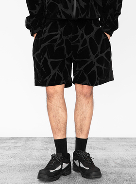 OD/DARKNESS 2026春 植绒复古荆棘迷彩满印宽松阔腿抽绳休闲短裤