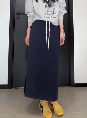 藏蓝色抽绳设计半身裙2024秋冬新款小众高腰显瘦直筒宽松开叉裙子