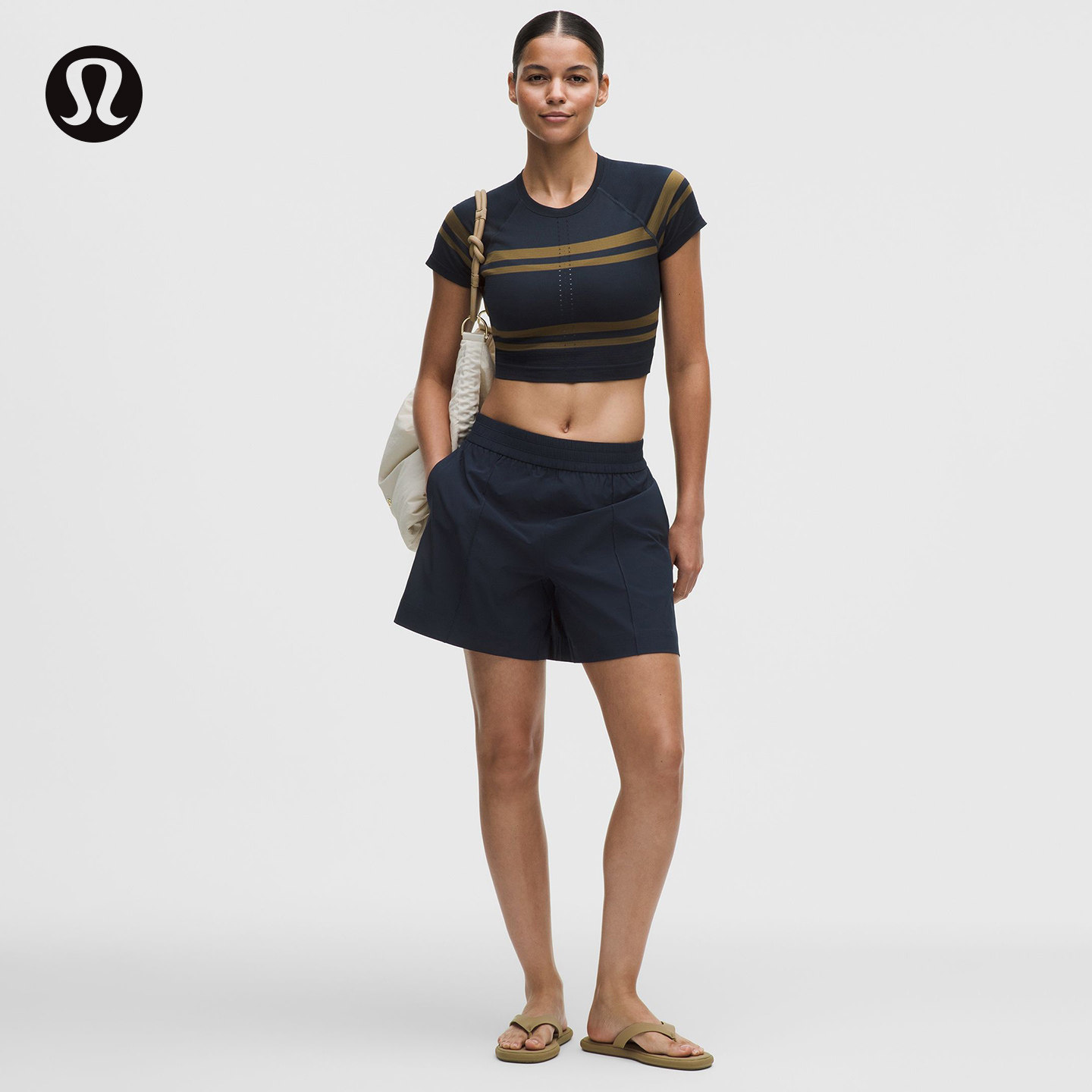 Breezily&trade; 女士中腰短裤 6" 速干芯吸丨lululemon丨LW7DT5S