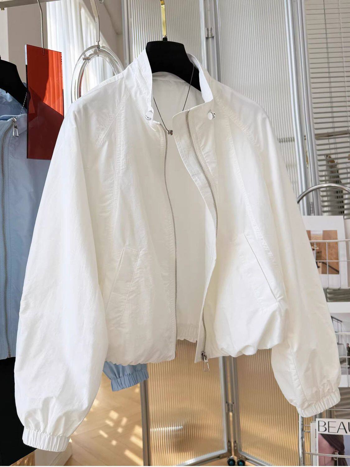 春装女款2026新款早春韩系独特漂亮外套女巨好看薄款立领短款夹克