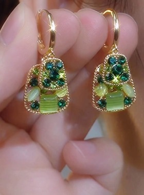 MEILAIFUREN高端定制轻奢洋气绿色猫眼石镶钻方块耳环女时尚气质