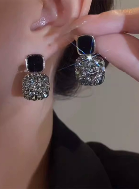 MEILAIFUREN高端定制秋冬新款耳钉耳饰女网红气质百搭黑色耳坠女