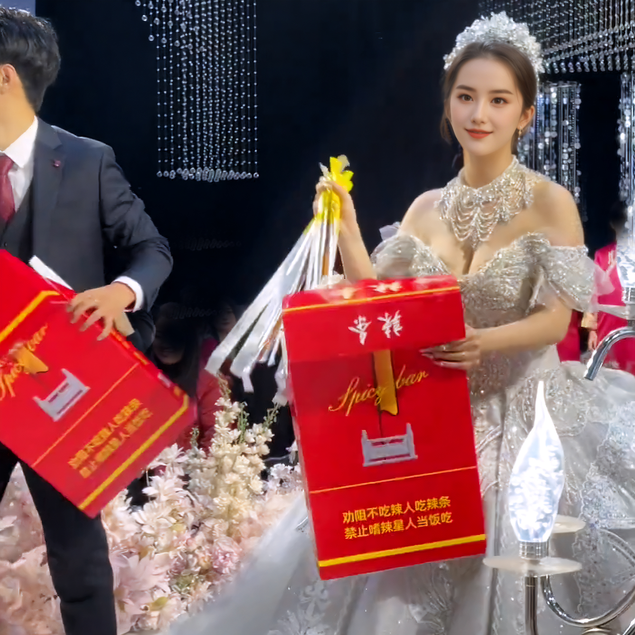 巨型华子辣条结婚互动大中华辣条