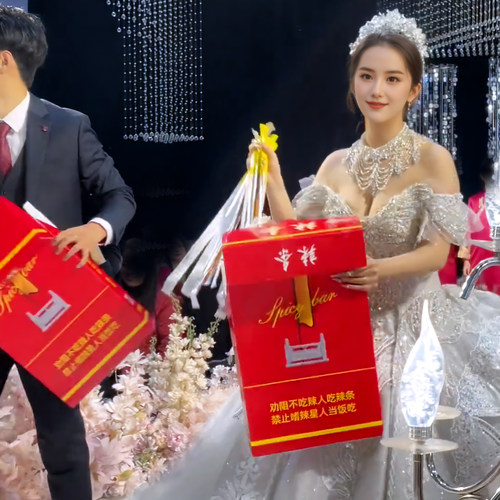 巨型华子辣条结婚互动大中华辣条