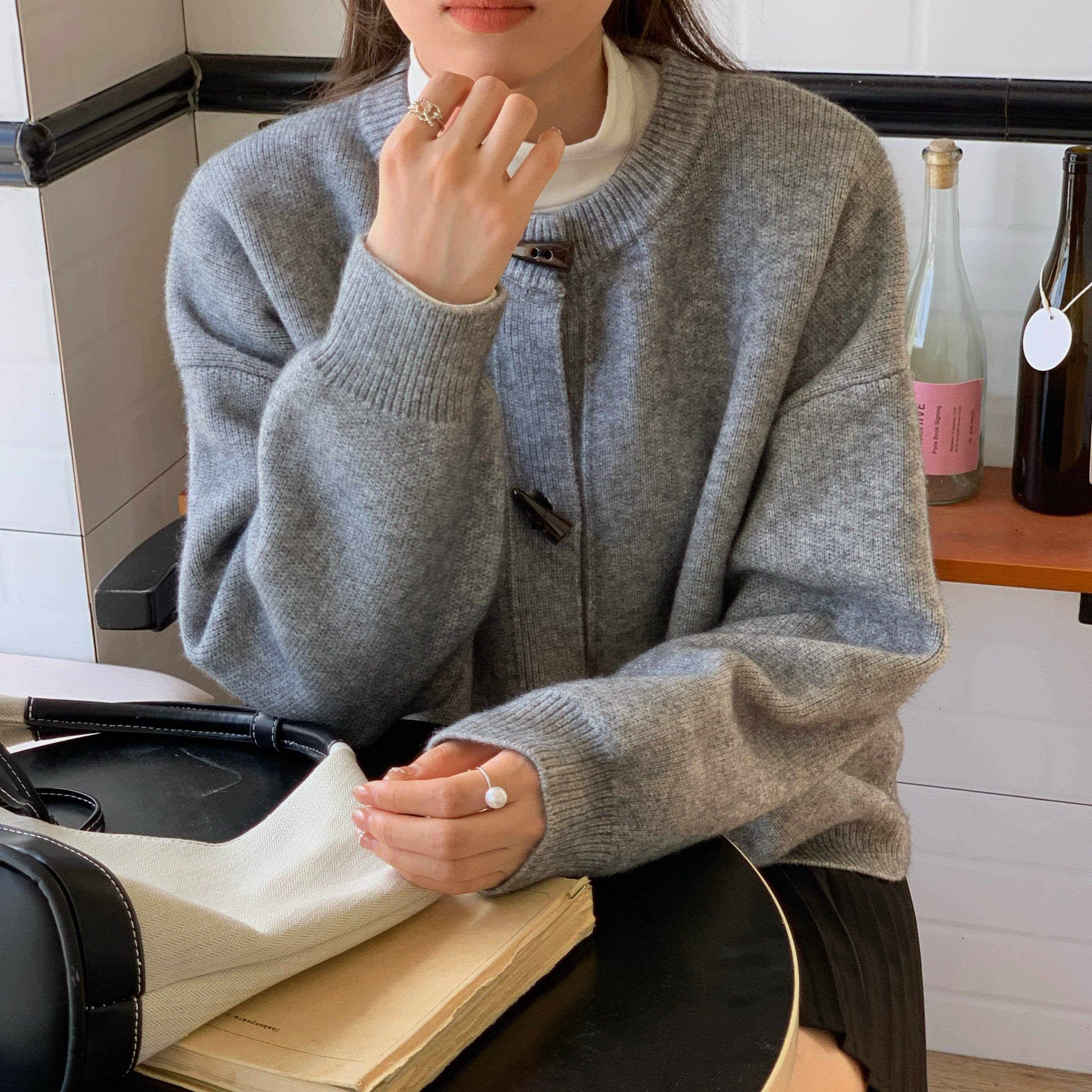 淡黄色秋ITX圆冬领牛角扣松毛衣外套女新款宽覆古纯色百搭针织开