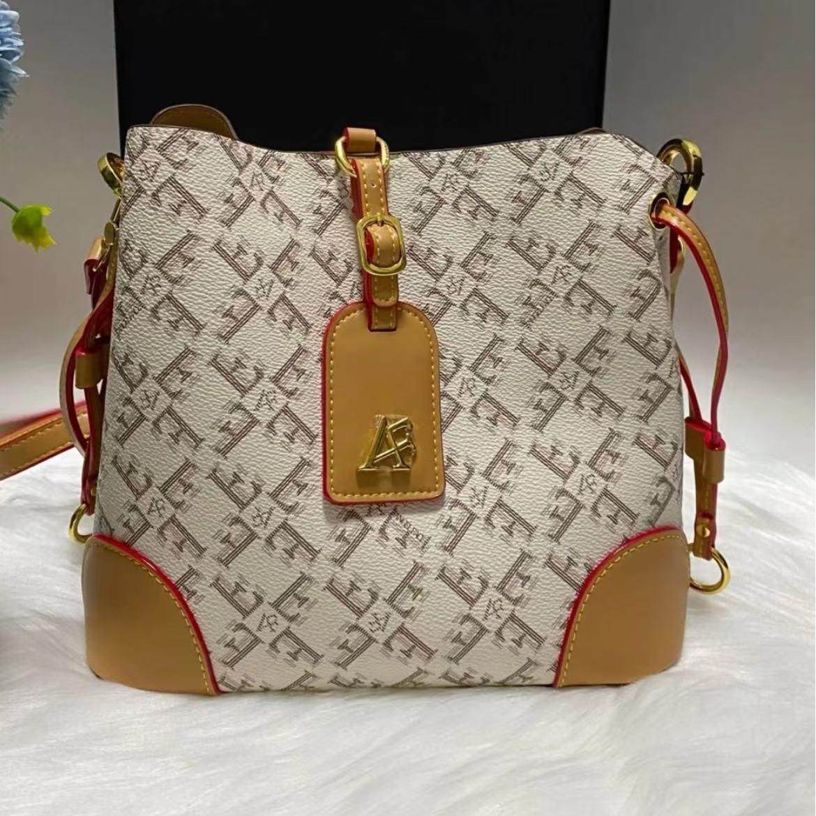 真皮水桶包2024新款通勤斜挎包包女时尚大容量单肩手提女包潮,箱包皮具/热销女包/男包,水桶包,淘宝优惠券,粉丝福利购,淘宝优惠卷