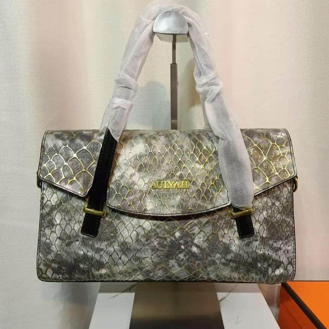 香港真皮女春季新款斜挎单肩包女士手提包高级感牛皮中年妈妈大包