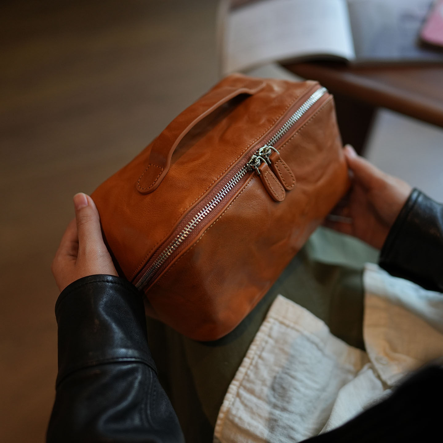 简约复古褶皱植鞣牛皮洗漱包真皮旅行便携大容量化妆品收纳包